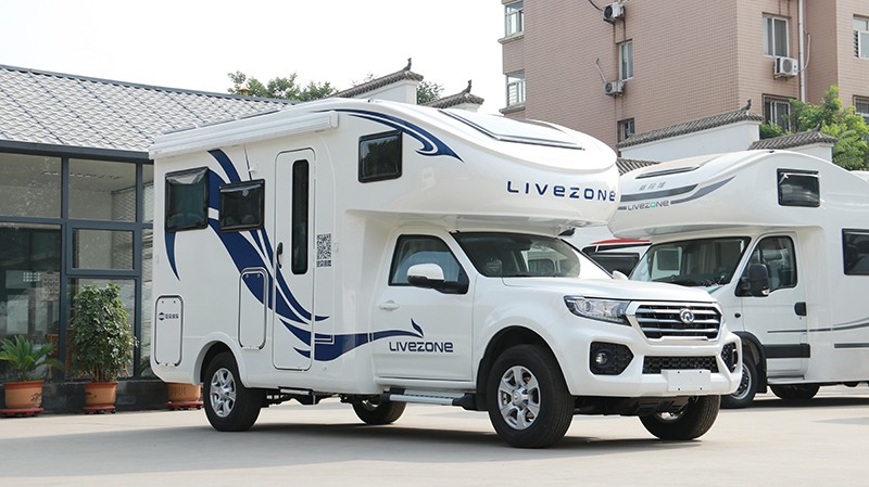 帶老人和孩子出行最合適，還是四驅(qū)房車
