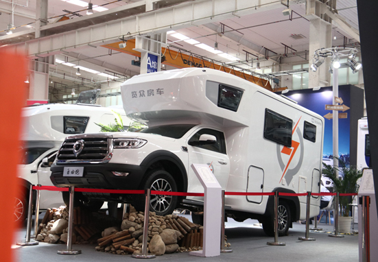年度新車、自動(dòng)檔、四驅(qū)，能選的房車
